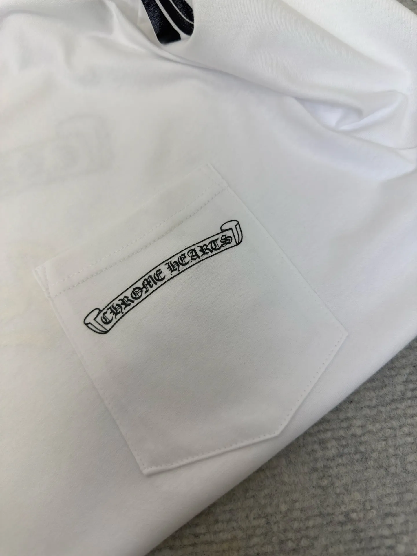 P310 Chrome Hear Aspen Graffiti Limited Long Sleeve The fabric is made of 26-woven 220g cotton material. The printing is ink printing. Customized accessories. Size S M L